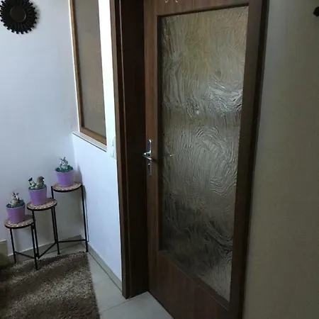 Ana's Apartman *